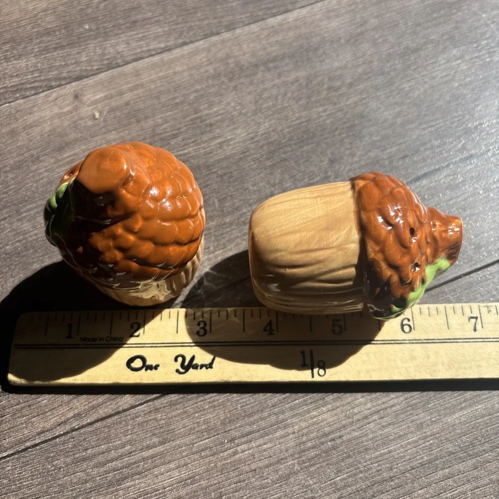 Vintage Stoneware FALL ACORNS THANKSGIVING Salt Pepper Shakers Set Cottage